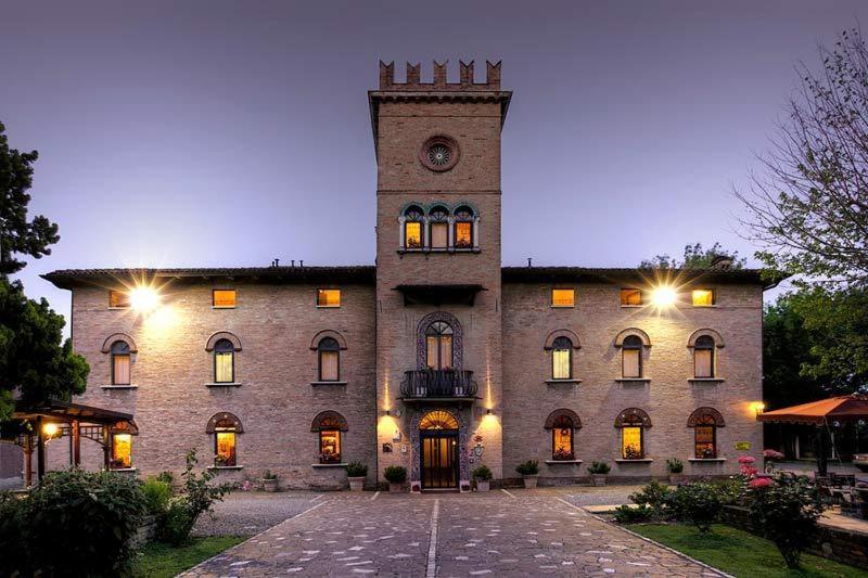 Hotel Castello Модена Екстер'єр фото